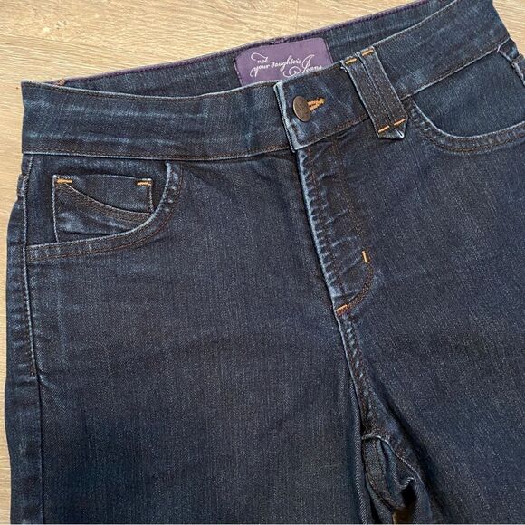 NEW NYDJ NOT YOUR DAUGHTER’S DARK WASH BLUE JEAN BERMUDA SHORTS 2 - Picture 2 of 11